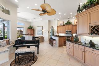 Piano & Palm - Large Family Home with Boat Dock Pool Spa Beach Supplies & Piano - 6