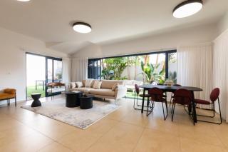 O&O Group -Beachside Villa w Private Jacuzzi - 3