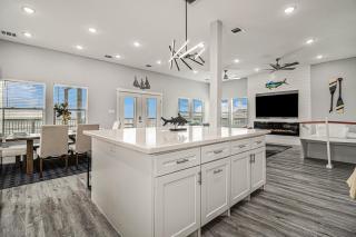 Luxury Beachfront Family Fun Sleeps 22 - 9