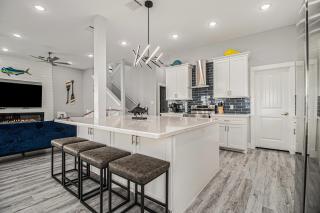 Luxury Beachfront Family Fun Sleeps 22 - 4