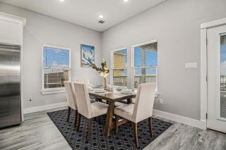 Luxury Beachfront Family Fun Sleeps 22 - 2