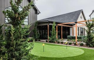 IRIE Living Brand New Lux 2BR Min Grand Park - 9