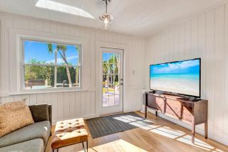 Dock, Dine & Unwind – Coastal Vibes Await - 1