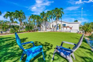 Dock, Dine & Unwind – Coastal Vibes Await - 6