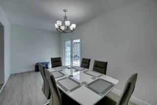 Spacious Home Sleeps 16 - Private Pool Near IMG - 8