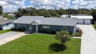 Spacious Home Sleeps 16 - Private Pool Near IMG - 7