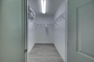 Spacious Home Sleeps 16 - Private Pool Near IMG - 4