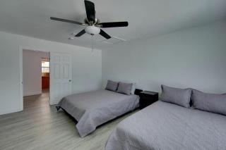 Spacious Home Sleeps 16 - Private Pool Near IMG - 1