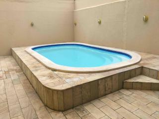 Casa Inteira com PISCINA no centro de Balneário Camboriú - 0