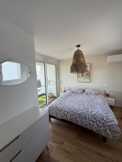 Beachfront Duplex House with Jacuzzi - 3