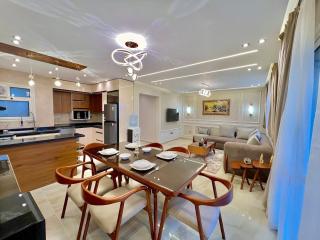 Ultra Luxurious 2BR 3BR in Gated Compound - 0