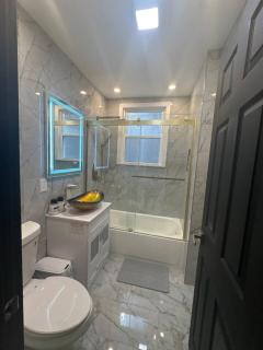 3 Large Bedrooms Luxe Artistic Art Vibe - 1