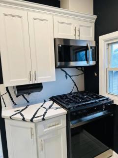 1 Large Bedroom Contemporary Luxe Stay - 6