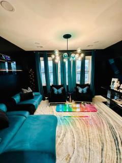 1 Large Bedroom Contemporary Luxe Stay - 3