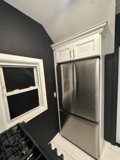 1 Large Bedroom Contemporary Luxe Stay - 1