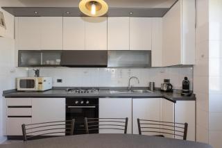 Modern 2BR Apartment with Metro Access - 6