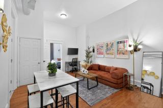 Large 1 BR in Center City with Double Queen Beds and King Sleeper Sofa) - 0