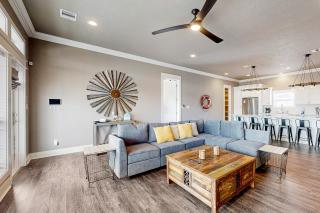 Oasis Steps to Beach Large Deck Pet Paradise - 9