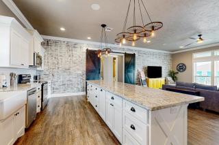 Oasis Steps to Beach Large Deck Pet Paradise - 6