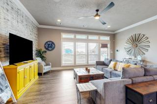 Oasis Steps to Beach Large Deck Pet Paradise - 4