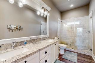 Oasis Steps to Beach Large Deck Pet Paradise - 2