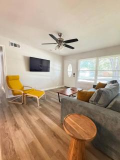 Stylish 3BR Retreat with Garage and Modern Comforts - 9