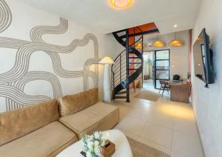 Artful 2BR Villa w Pool & BBQ - 7