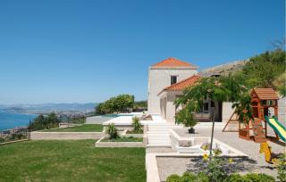 Nice Home In Gornja Podstrana With Sauna - 1