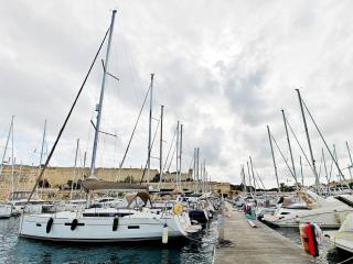 Unique Yacht Stay Near Historic Valletta - 4