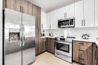 Peaceful 2BR by the Bay Pool and Coastal Vibes - 9