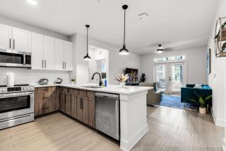 Peaceful 2BR by the Bay Pool and Coastal Vibes - 6