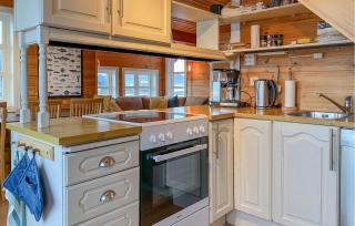 4 Bedroom Lovely Home In Leinøya - 4