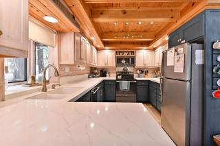 Cozy Chic Chalet - Enchanting & Fun Family Retreat - Hot Tub & Fire Pit - Dog Friendly - 8