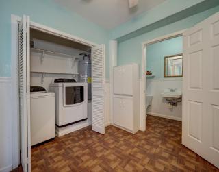 Pelican Place closet to beach - 9