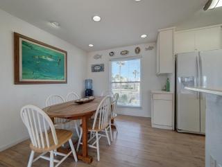 Pelican Place closet to beach - 8