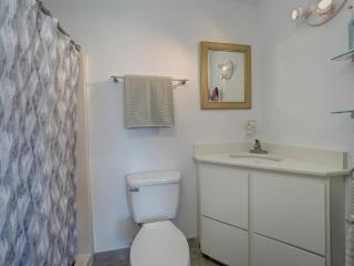 Pelican Place closet to beach - 6