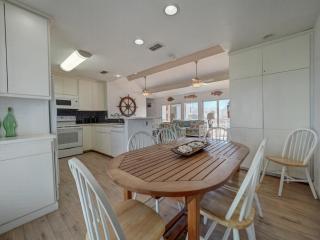 Pelican Place closet to beach - 5