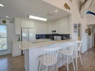 Pelican Place closet to beach - 4