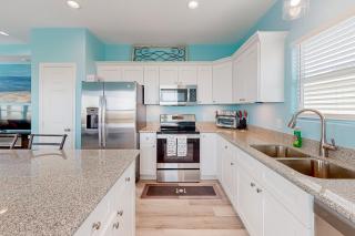 Retreat Large Deck Family Fun - 6