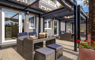 Stunning Apartment In Lovran With House Sea View - 9