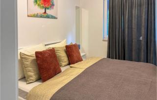 Stunning Apartment In Lovran With House Sea View - 7