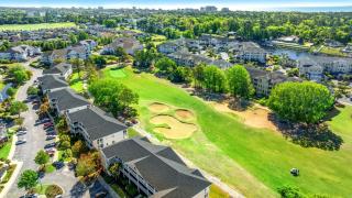 King Bed & Pool in Barefoot - 4