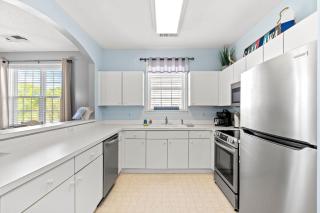 King Bed & Pool in Barefoot - 3