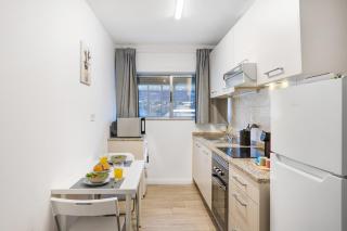 Smart Stay in Gaia, Cozy & Work-Ready - 4