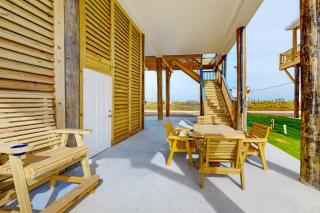 Retreat Large Deck Family Fun - 0