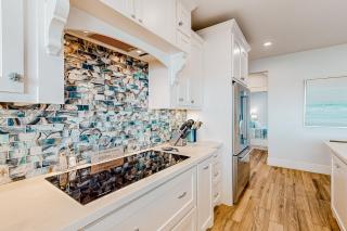 Stunning Beachfront Cargo Lift Sleeps 14 - 0