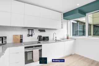 Luxury 3BDR Flat - Short Lets & Serviced Accommodation Wembley With Wi-Fi, Gym & Cinema - 3