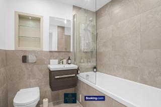 Luxury 3BDR Flat - Short Lets & Serviced Accommodation Wembley With Wi-Fi, Gym & Cinema - 7