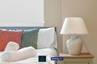 Luxury 3BDR Flat - Short Lets & Serviced Accommodation Wembley With Wi-Fi, Gym & Cinema - 6