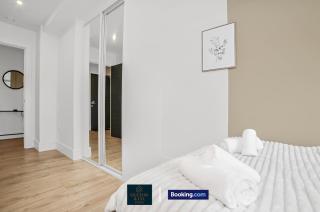 Luxury 3BDR Flat - Short Lets & Serviced Accommodation Wembley With Wi-Fi, Gym & Cinema - 8
